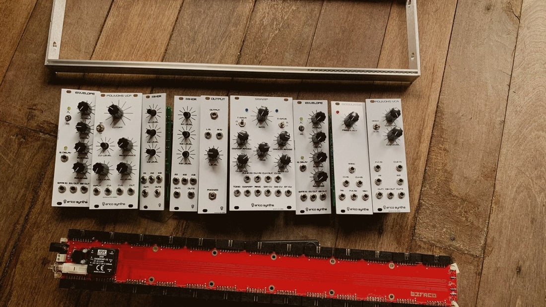 Synthétiseur modulaire dans un studio de production musicale
